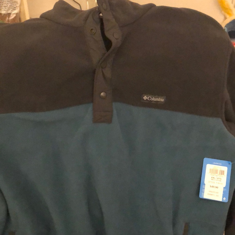 Columbia sweatshirt